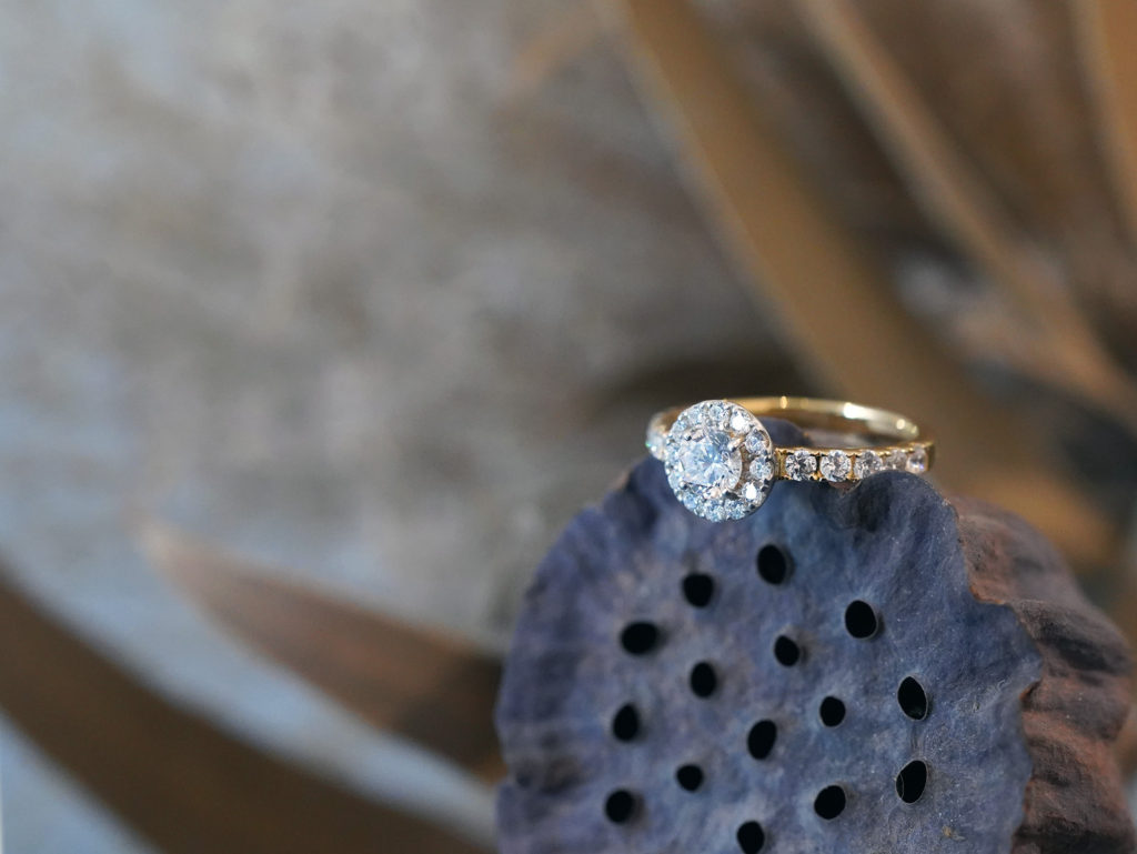 ダイヤモンドが輝く婚約指輪を手作りしよう｜いつまでも色褪せない思い出に
