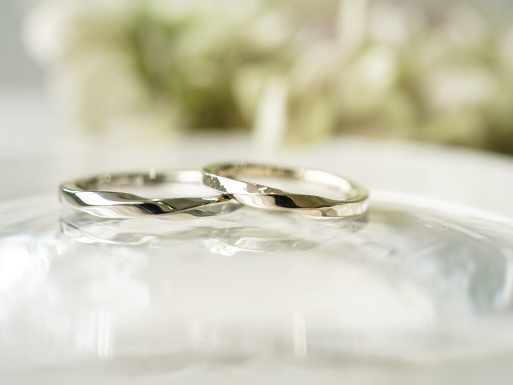 結婚指輪のデザインについて｜個性的・メビウスデザインとは